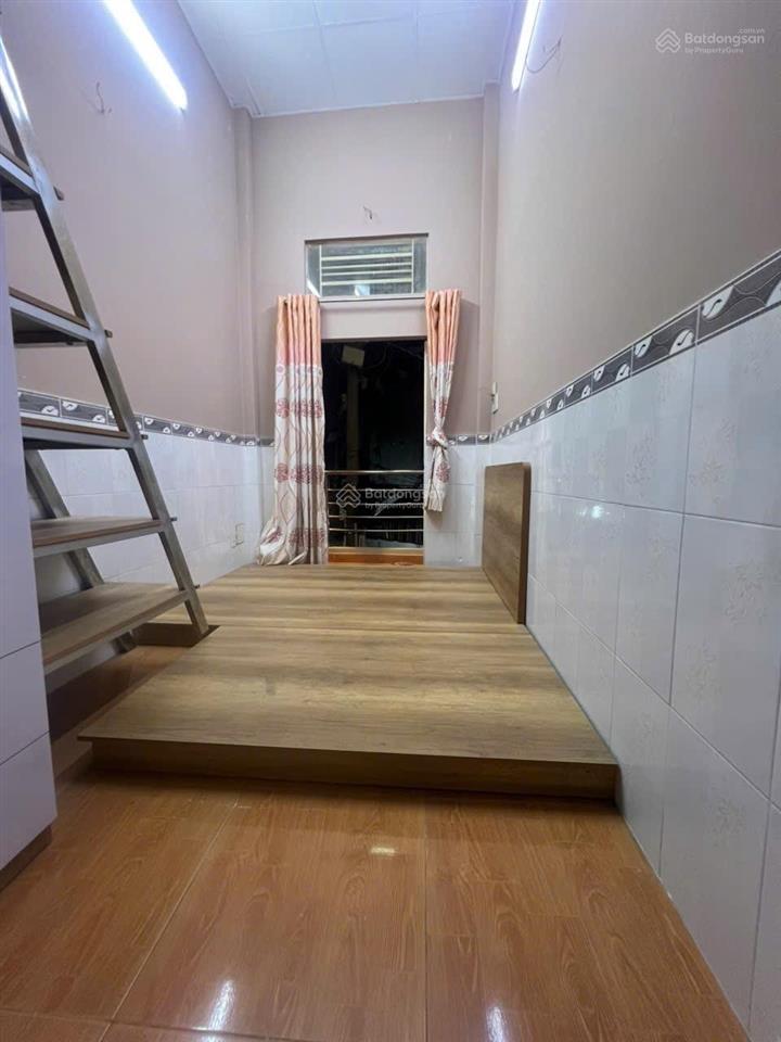 Nhà hẻm 572/âu cơ phường 10 tân bình, 2.5x7m, lầu + lửng, 2pn 2wc giá 6.5tr
