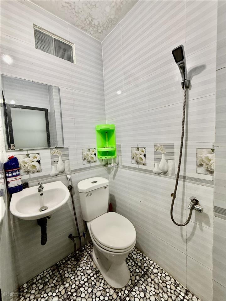 Hxh đường hồng lạc p bảy hiền tân bình, 4x15, 2 lầu sân thượng, 4pn 3wc giá 15tr