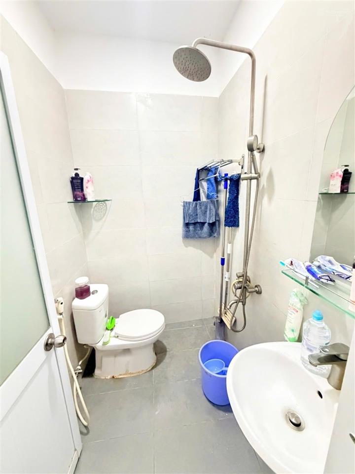 Nhà hẻm 737/đường lạc long quân tân bình, 4.3x10m, 2 tầng btct, 2pn 2wc giá 4.55 tỷ
