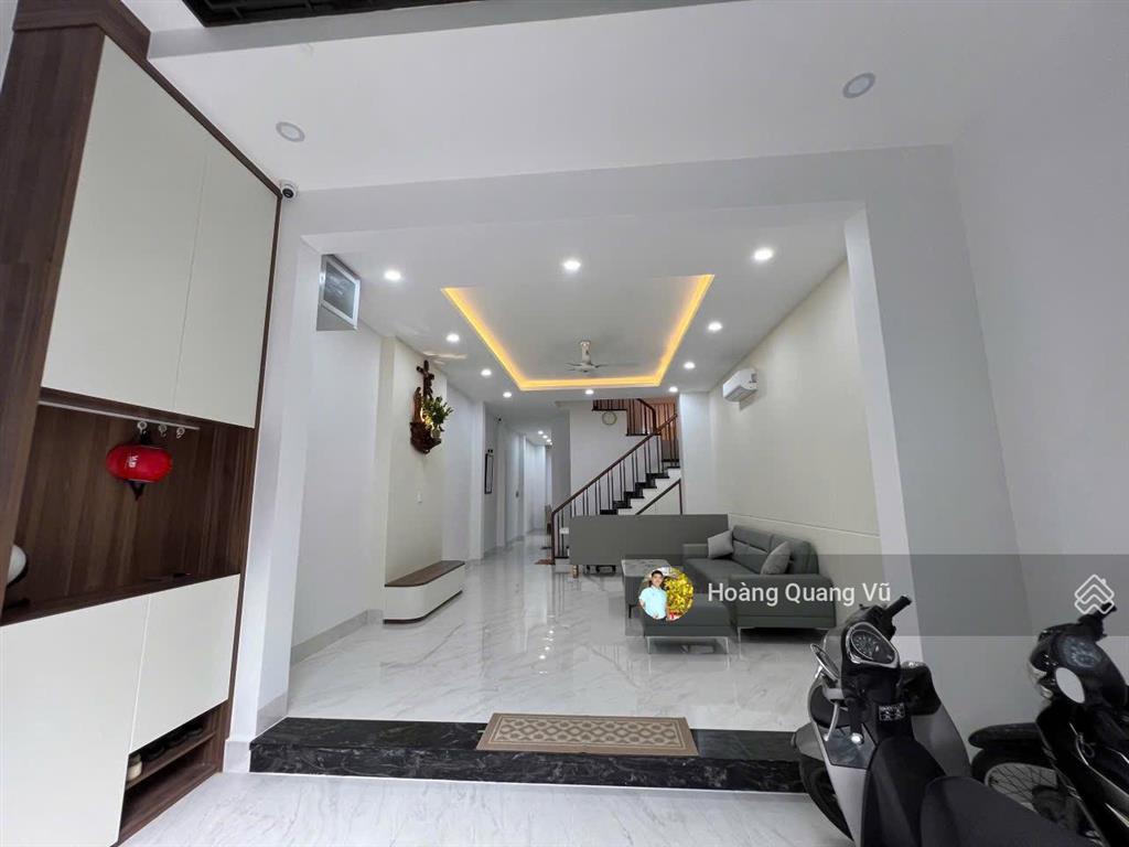 Mt đường số 2 khu bàu cát, p bảy hiền, 5x20m, 5 tầng, 5pn 5wc có thang máy, giá 35tr tl