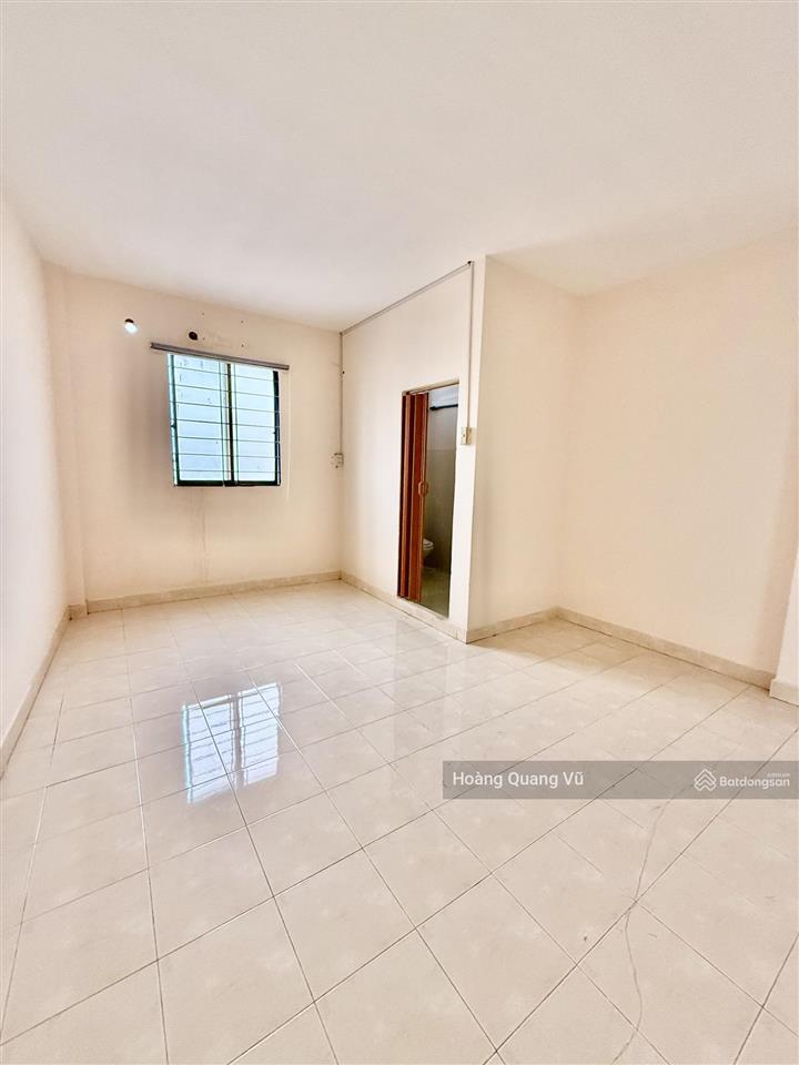 Nhà hxh cmt8 p4 tân bình, 4x17m, 2 tầng, 2pn 2wc giá 14tr