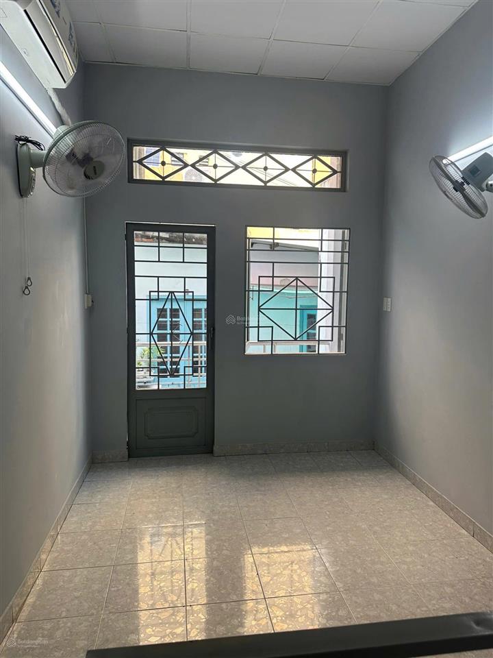 Hoàng văn thụ p4 tân bình, 3x8m, 1 lầu, 1pn 2wc có máy lạnh giá 8tr