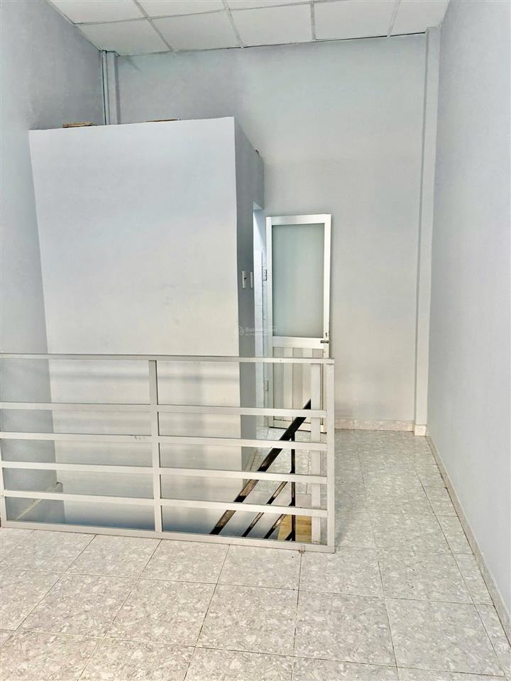 Hoàng văn thụ p4 tân bình, 3x8m, 1 lầu, 1pn 2wc có máy lạnh giá 8tr