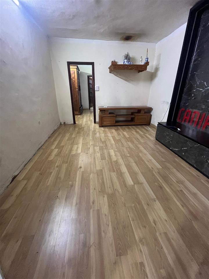 Cho thuê nhà tt tầng 2 có 2 pn giá 6 tr/tháng