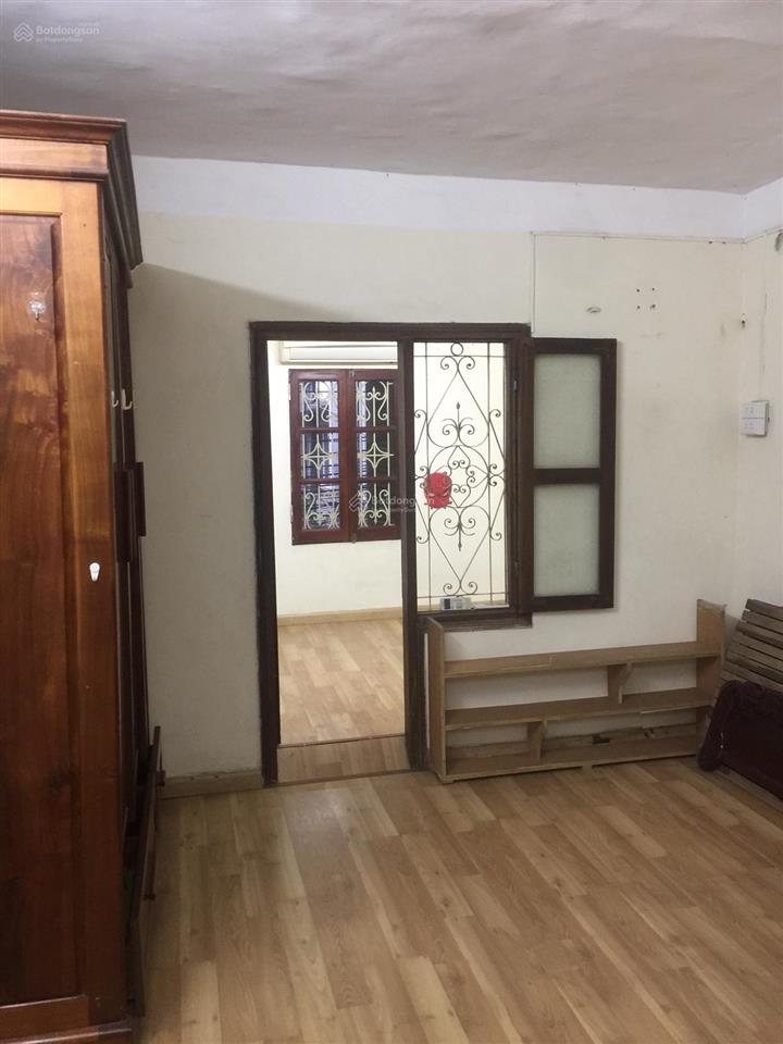 Bán căn hộ tập thể 70m2 tầng 2 mặt phố thái thịnh giá 4 tỷ