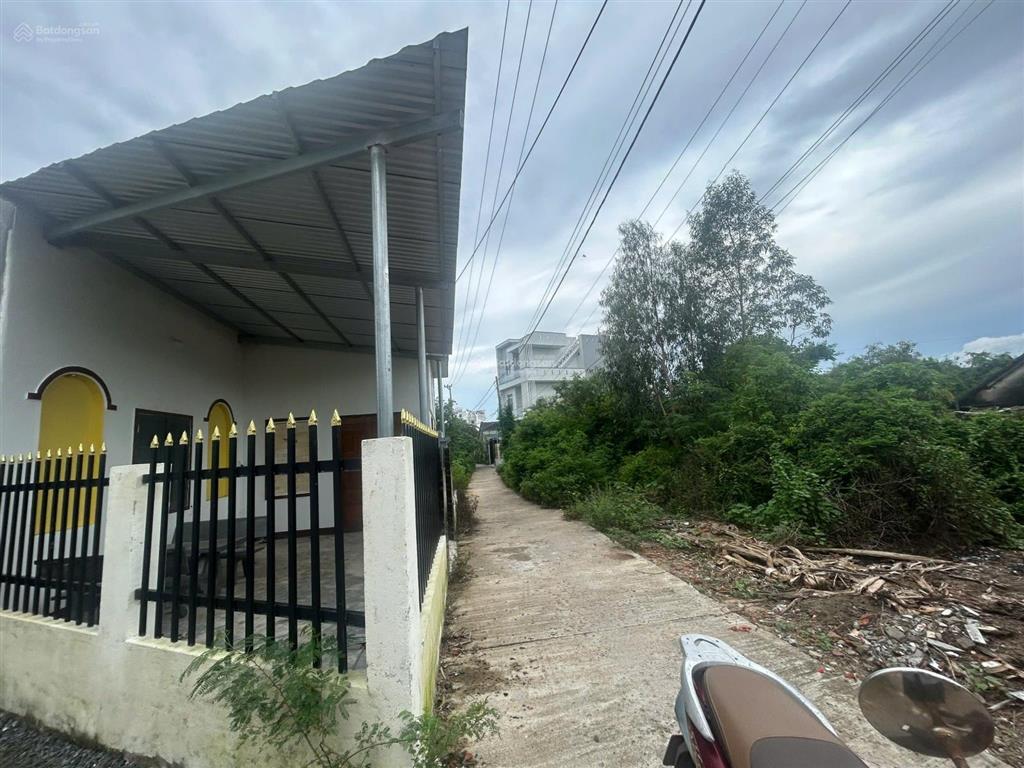 Cực rẻ, bán căn nhà 93m2 hòa hiệp trung, giá 900tr