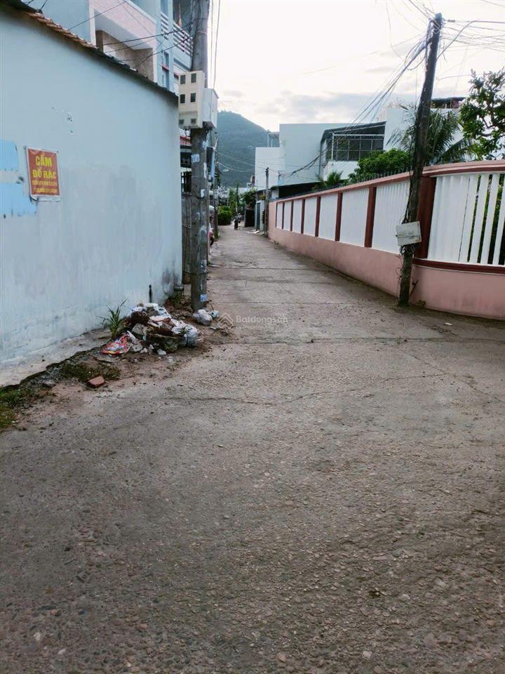 Bán lô đất 100m2 đường nguyễn trung trực, tp. tuy hòa. giá 1,35 tỷ.