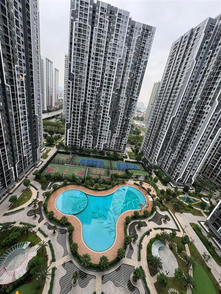Nóng bỏng tay  bán gấp 2pn 54m2 4tỷ4 tầng trung, hướng mát, view bể bơi dự án mới bàn giao
