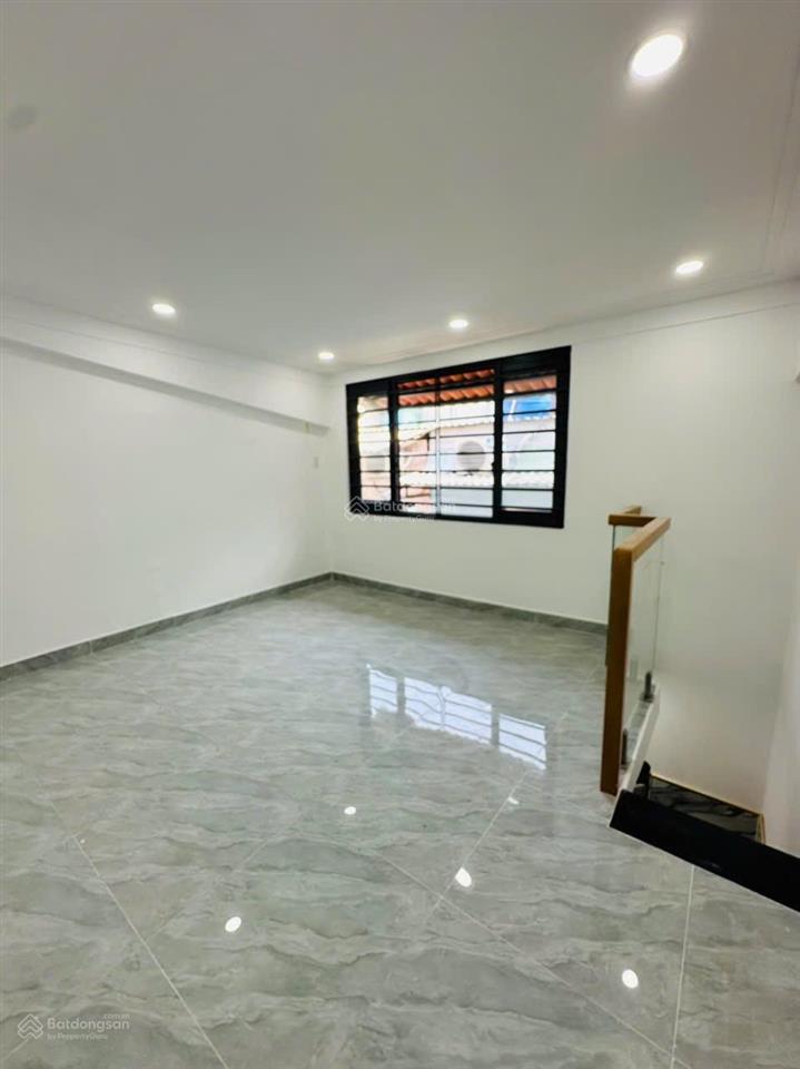 Nhà máy bia, mặt tiền rộng, ô tô đậu được mà chỉ 1.038 full thổ sử dụng 32m2