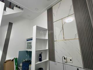 Nhà 27m2 khu dân cư, có 2 phòng ngủ và ban công đầy đủ đường nguyễn ảnh thủ