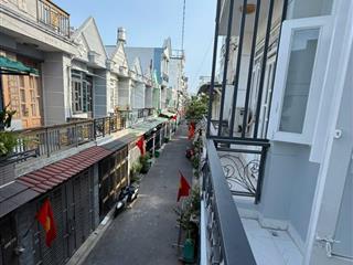 Shr mặt đường nhựa ở ht13 ngay chợ hiệp thành, 2 lầu 4 phòng giá 2.780tr bán gấp