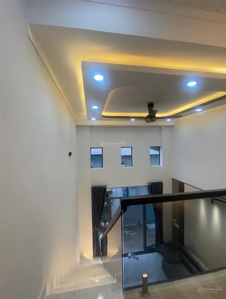 Nhà shr 3 phòng ngủ, có phòng ngủ lớn ở tầng trệt giá 1.745