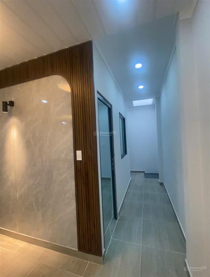 Nhà shr 3 phòng ngủ, có phòng ngủ lớn ở tầng trệt giá 1.745