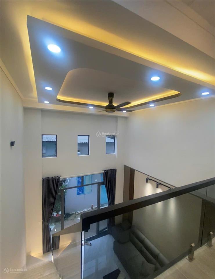 Nhà shr 3 phòng ngủ, có phòng ngủ lớn ở tầng trệt giá 1.745