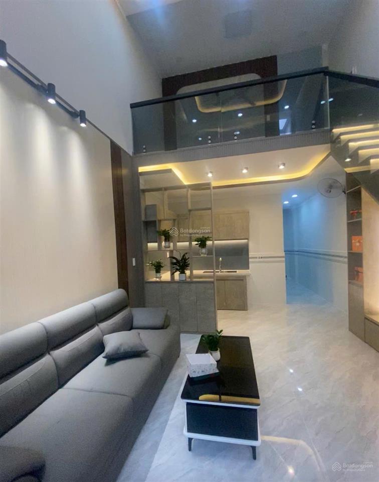 Nhà shr 3 phòng ngủ, có phòng ngủ lớn ở tầng trệt giá 1.745