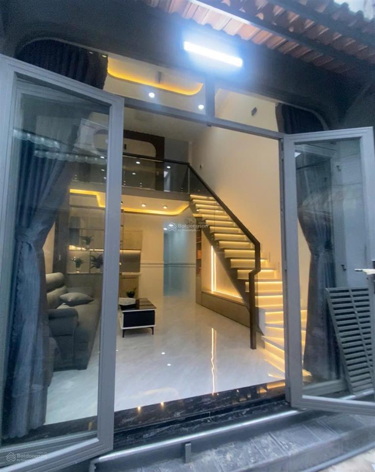Nhà shr 3 phòng ngủ, có phòng ngủ lớn ở tầng trệt giá 1.745