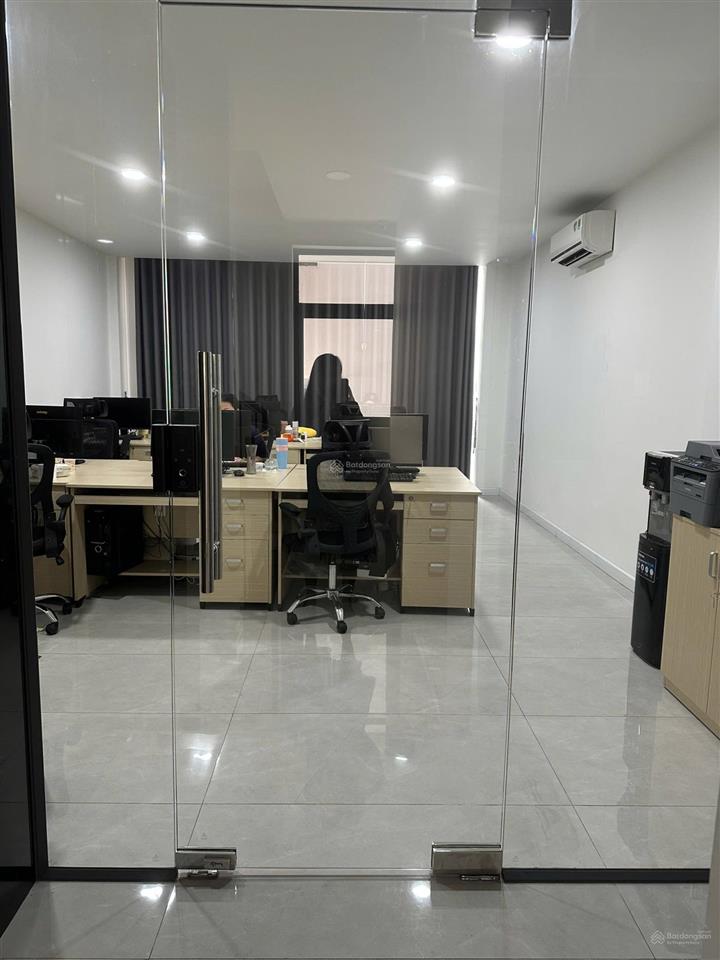 Chính chủ cho thuê nhà phố trong khu đô thị vạn phúc . đã set up sẵn làm văn phòng