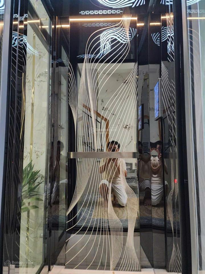 Bán nhà hẻm 7m cách mt lý chiêu hoàng 5m, nhà 5 tầng có thang máy, ngang 4,65m