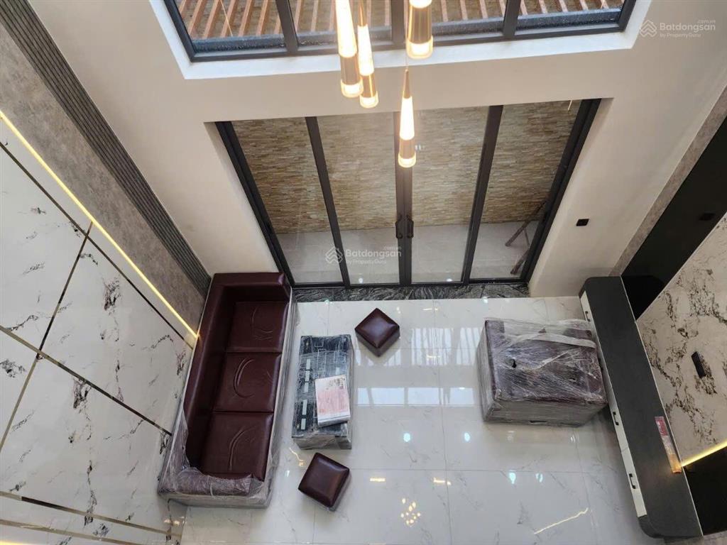 Bán nhà hẻm 7m cách mt lý chiêu hoàng 5m, nhà 5 tầng có thang máy, ngang 4,65m