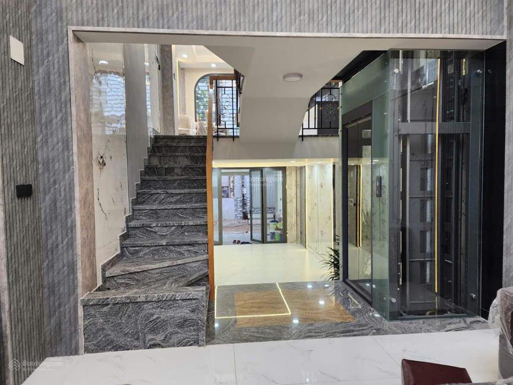 Bán nhà hẻm 7m cách mt lý chiêu hoàng 5m, nhà 5 tầng có thang máy, ngang 4,65m