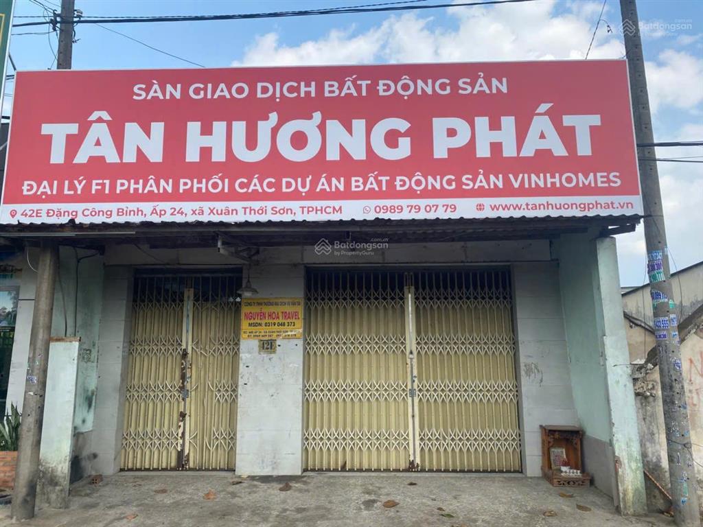 Nhà mặt tiền  đối diện vinhome hóc môn 