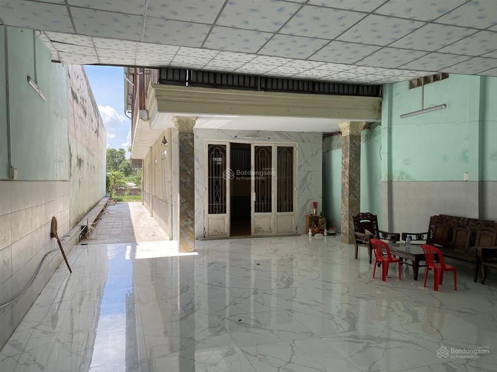 Nhà mặt tiền  đối diện vinhome hóc môn 