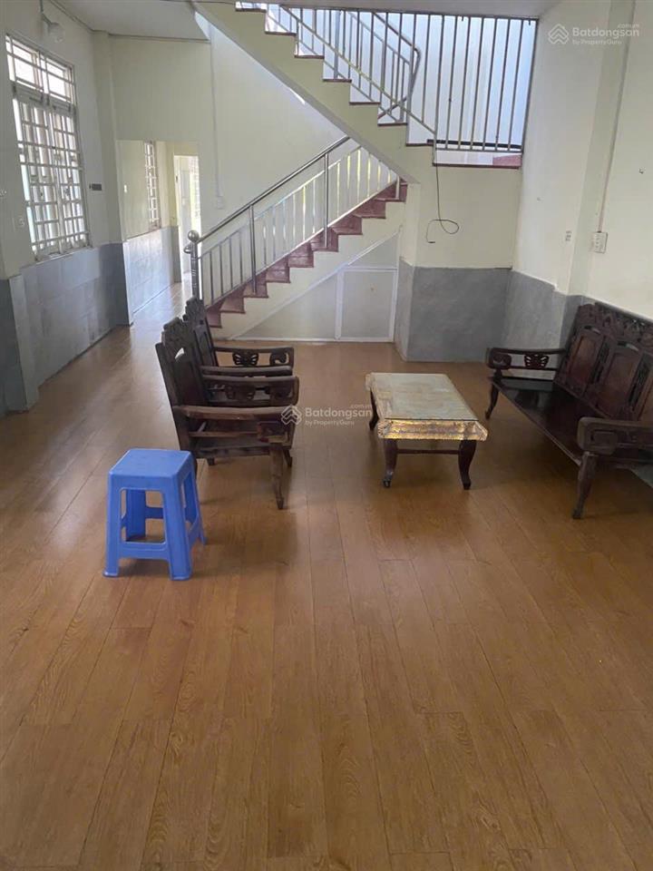 Nhà mặt tiền  đối diện vinhome hóc môn 