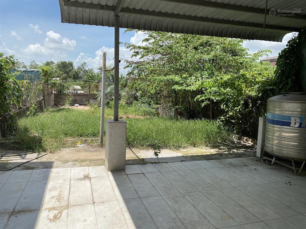 Nhà mặt tiền  đối diện vinhome hóc môn 
