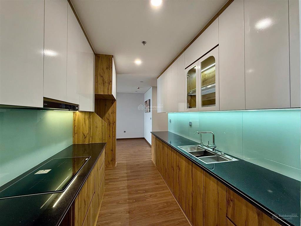 Cho thuê 101m2 (3pn, 2vs)  đồ cơ bản  vào ở ngay giá 11 triệu/tháng tại khai sơn city