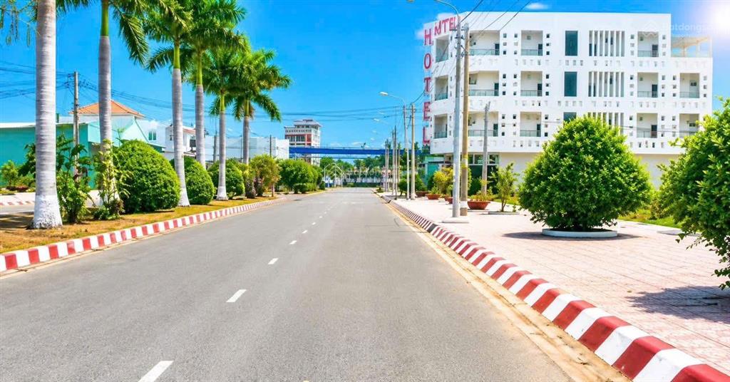 Em sang. cần bán lô đất ngay mặt tiền đường lớn giá 1.699 tỷ