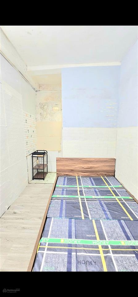 Phòng tầng 2 thoáng, giá rẻ 2.2 triệu có vskk điều hòa mới, nóng lạnh tại 322 đường mỹ đình