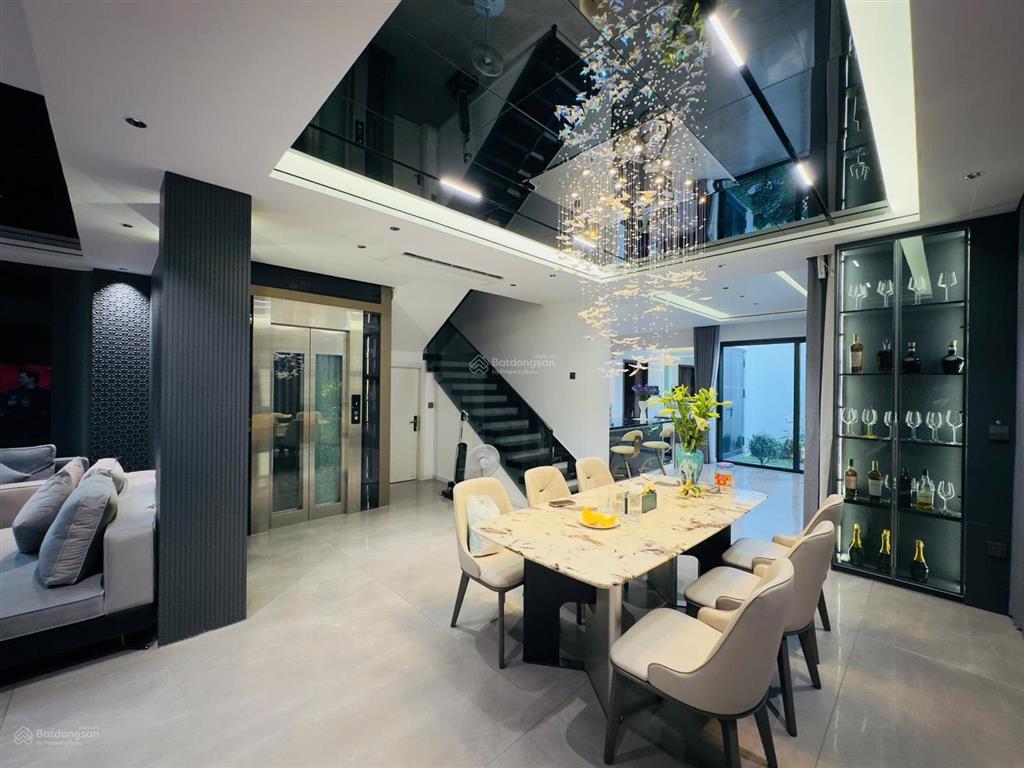 Siêu phẩm vạn người mê khu biệt thự sao đỏ  200m2 thang máy full nội thất