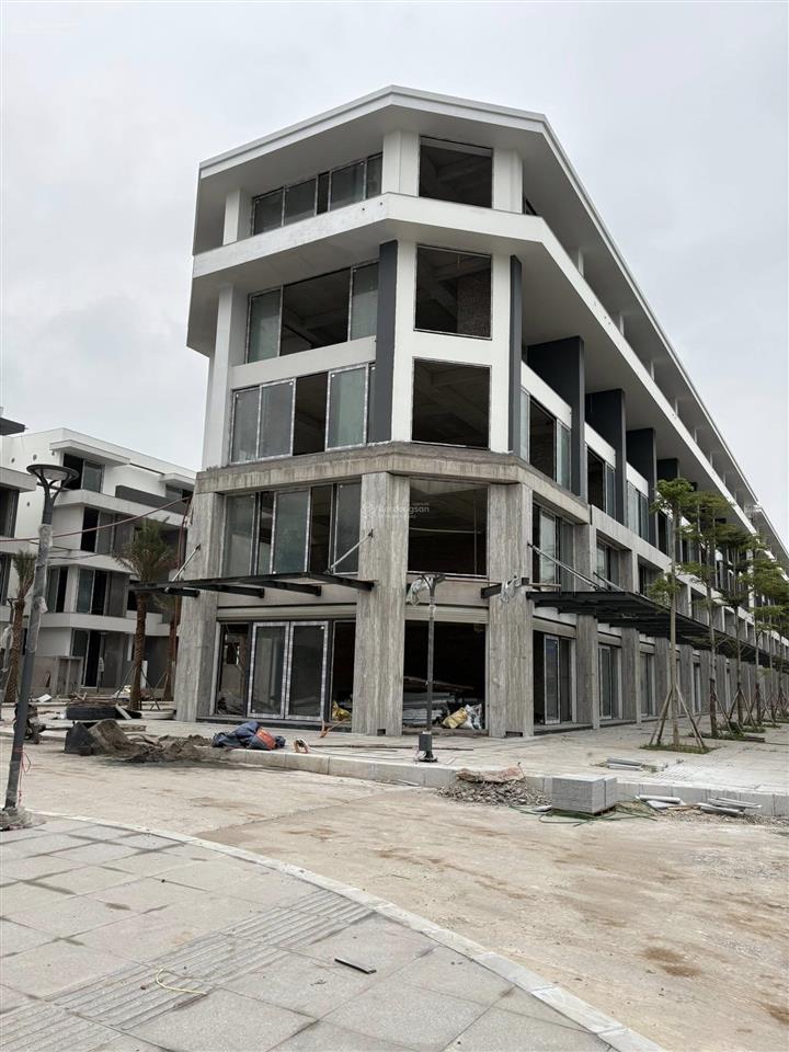 Shophouse xẻ khe mặt đường 45m, dt 96m2 x 5tầng, giá ngoại giao ck lên đến gần % còn 14,7 tỷ