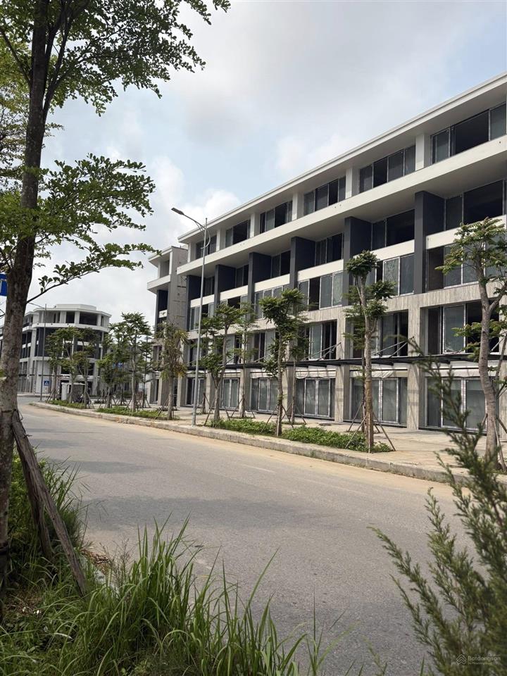 Shophouse xẻ khe mặt đường 45m, dt 96m2 x 5tầng, giá ngoại giao ck lên đến gần % còn 14,7 tỷ