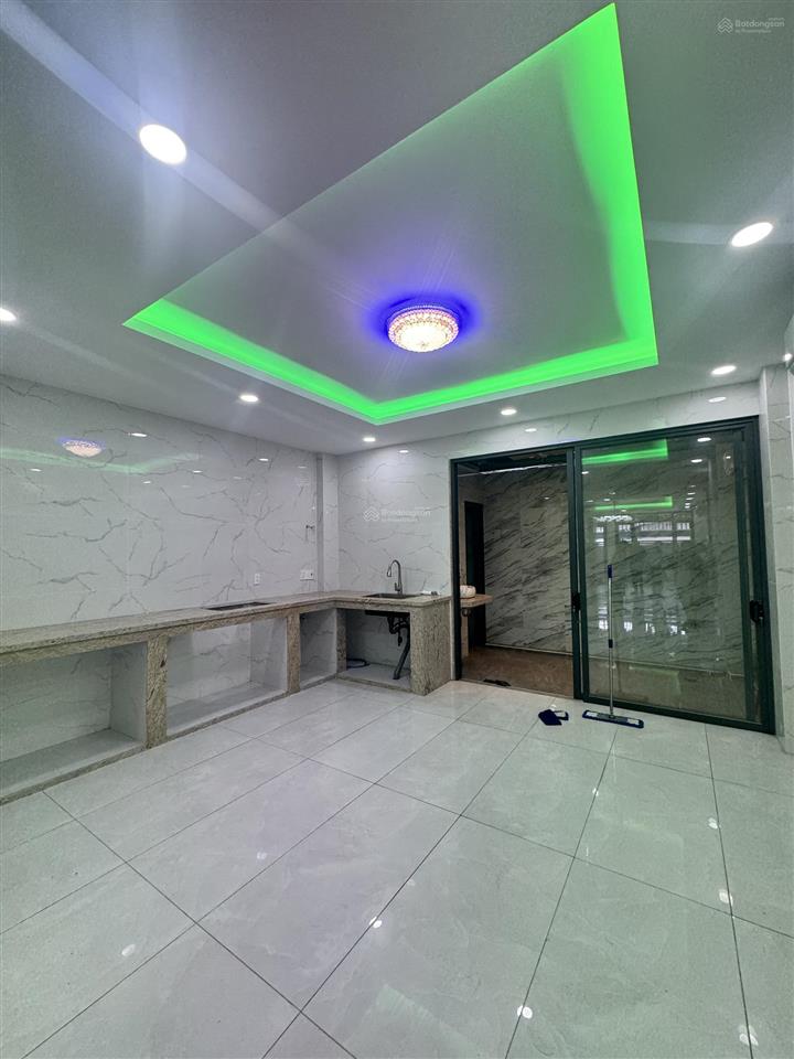 Cho thuê mặt bằng làm văn phòng công ty, spa, showroom, ngang 5 x 22, s sử dụng 100 m, giá 15 tr.