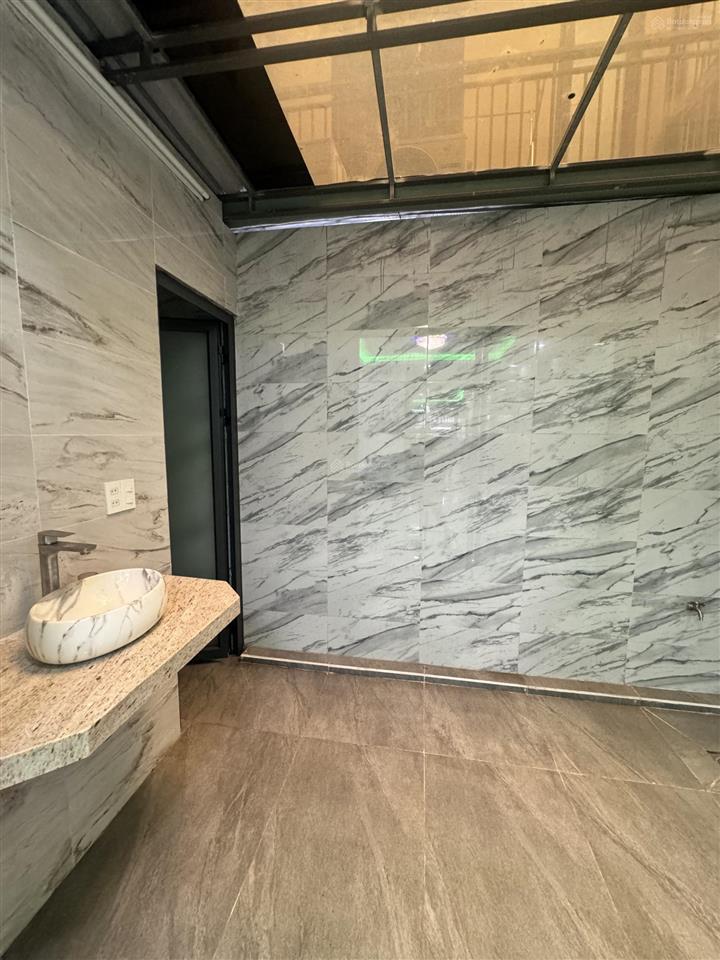 Cho thuê mặt bằng làm văn phòng công ty, spa, showroom, ngang 5 x 22, s sử dụng 100 m, giá 15 tr.