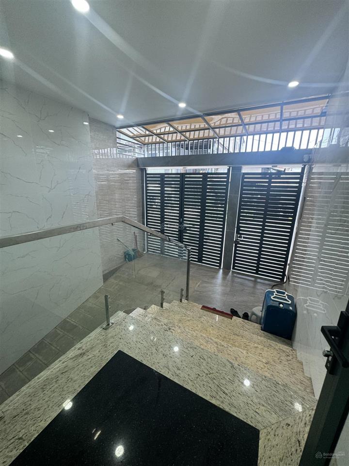Cho thuê mặt bằng làm văn phòng công ty, spa, showroom, ngang 5 x 22, s sử dụng 100 m, giá 15 tr.