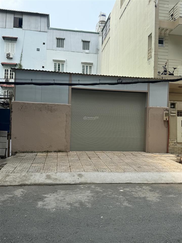 Cho thuê nhà kho nguyên căn trống suốt, 1 gác lửng. 8 x 14 đường nội bộ 8m không cấm tải.
phù hợp