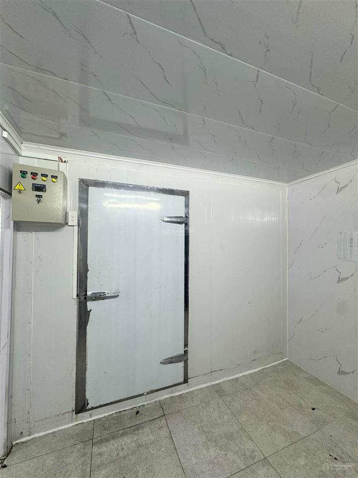 Cho thuê kho lạnh. đã có sẵn kho đông lạnh. thiết kế sẵn 1 chiều. hoặc có thể cải tạo trống suốt 1