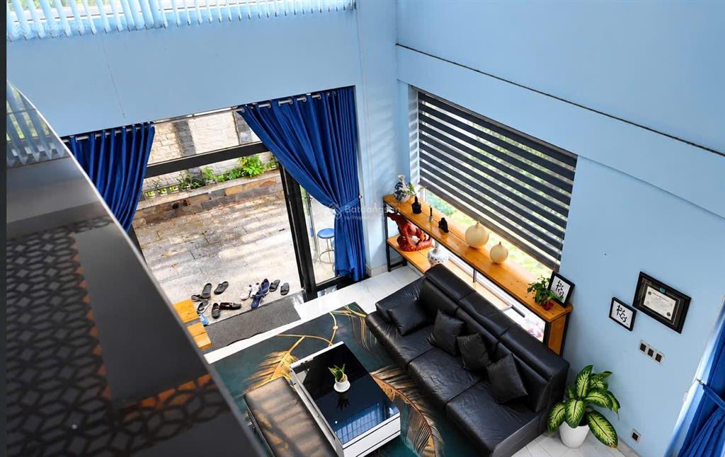 Cho thuê nhà biệt thự, view sông. giá 50 triệu/tháng. 1 dt tầng trệt là 237m2. được có thêm khúc