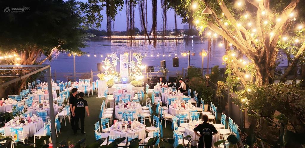 Cho thuê nhà biệt thự, view sông. giá 50 triệu/tháng. 1 dt tầng trệt là 237m2. được có thêm khúc