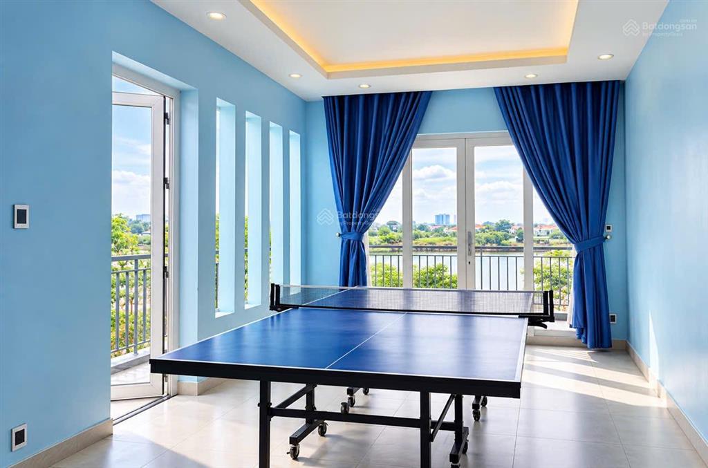 Cho thuê nhà biệt thự, view sông. giá 50 triệu/tháng. 1 dt tầng trệt là 237m2. được có thêm khúc
