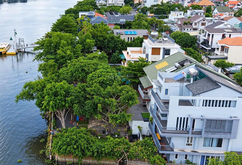 Cho thuê nhà biệt thự, view sông. giá 50 triệu/tháng. 1 dt tầng trệt là 237m2. được có thêm khúc
