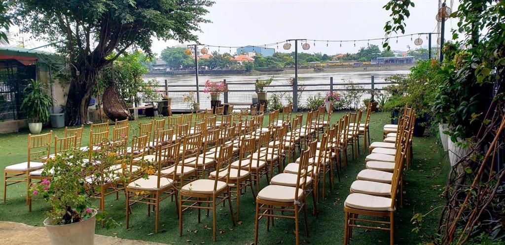 Cho thuê nhà biệt thự, view sông. giá 50 triệu/tháng. 1 dt tầng trệt là 237m2. được có thêm khúc