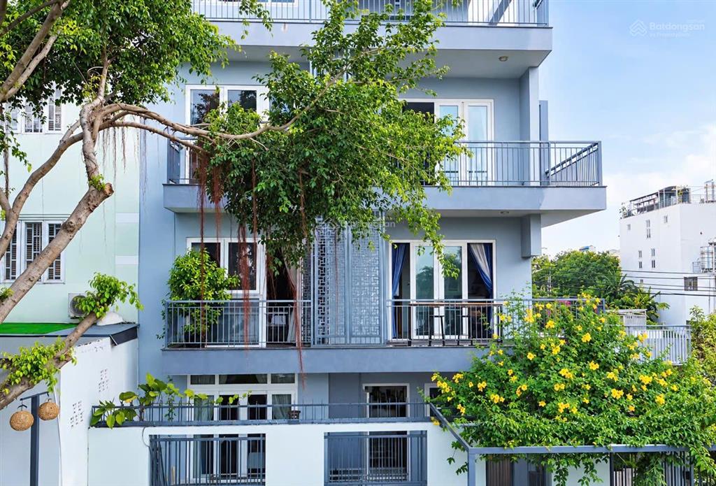 Cho thuê nhà biệt thự, view sông. giá 50 triệu/tháng. 1 dt tầng trệt là 237m2. được có thêm khúc