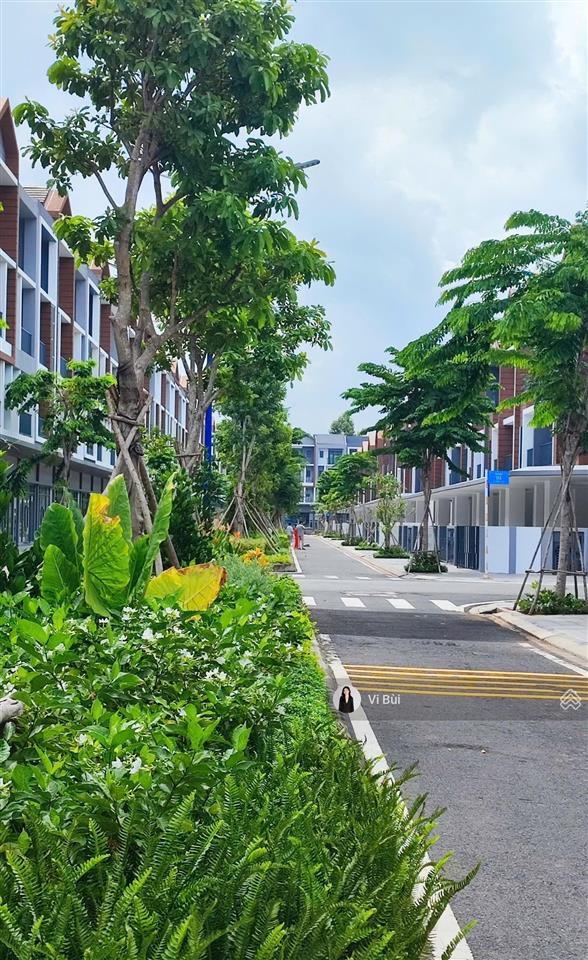 Cho thuê artisan park căn góc 3 mặt tiền đã hoàn thiện cơ bản giá 36tr/tháng bao phí quản lý
