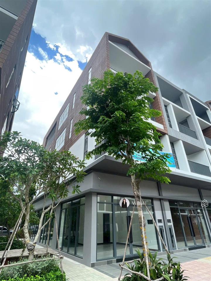 Cho thuê artisan park căn góc 3 mặt tiền đã hoàn thiện cơ bản giá 36tr/tháng bao phí quản lý