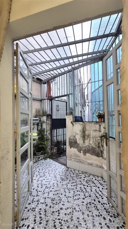 Nhà cũ cần bán gấp đường lương văn can cách 10m ra hẻm xe hơi giá chỉ 77tr/1m2 xây dựng tự do