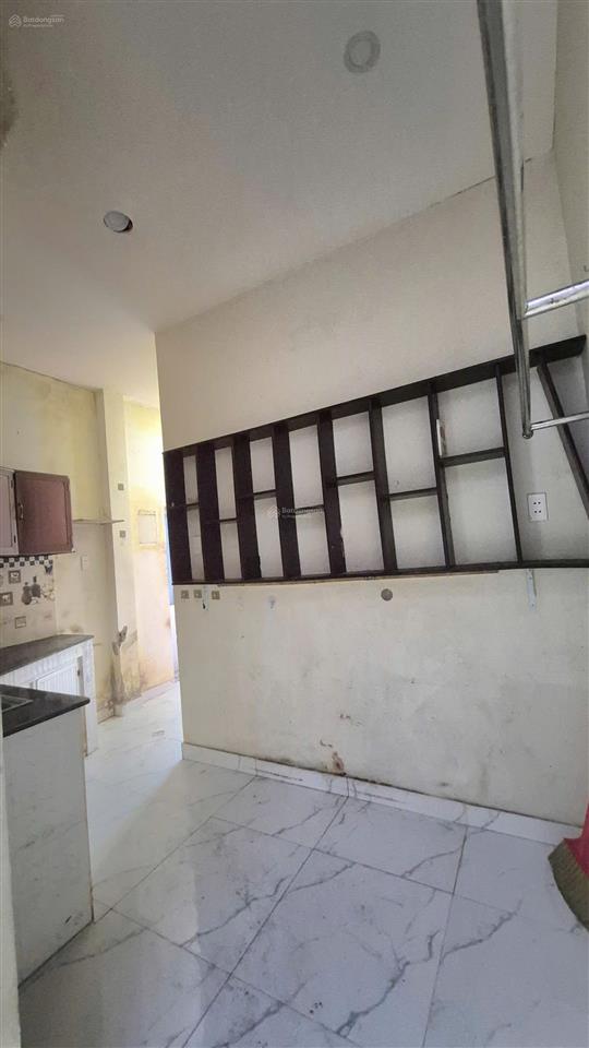 Nhà cũ cần bán gấp đường lương văn can cách 10m ra hẻm xe hơi giá chỉ 77tr/1m2 xây dựng tự do