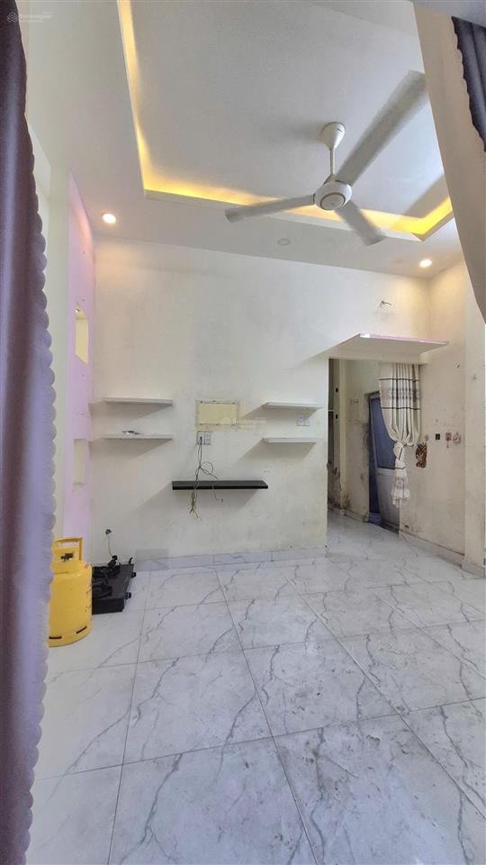 Nhà cũ cần bán gấp đường lương văn can cách 10m ra hẻm xe hơi giá chỉ 77tr/1m2 xây dựng tự do